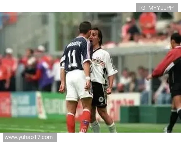 足球历史十大弧线球技大师解析 谁能领衔这一传奇时刻