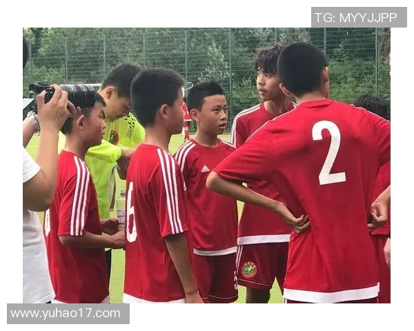 《足球星梦:少年球员的成长与挑战之路》 《足球星梦:少年球员的成长与挑战之路》